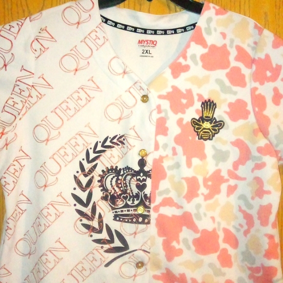 "QUEEN 👑 BEE 🐝" 2 SiDeD design w/ 5 button up short sleeve shirt *@ SIZE: 2XL - Picture 2 of 6